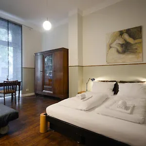 Altbauwohnung Mit 3 Bädern Apartment