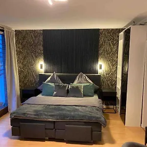 Stilvolles Ruckzugsort: Elegantes 1-zimmer In Bester Lage BRE