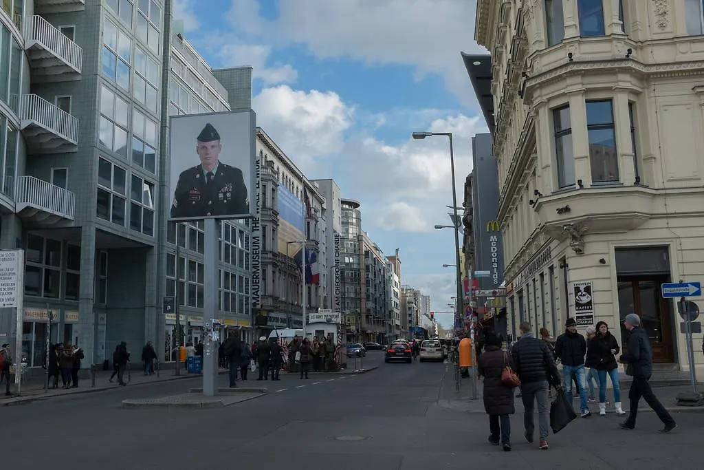 Mondrian Suites Berlin am Checkpoint Charlie